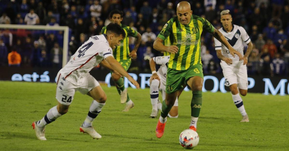 'Tanque' Silva volvió a jugar tras 697 días