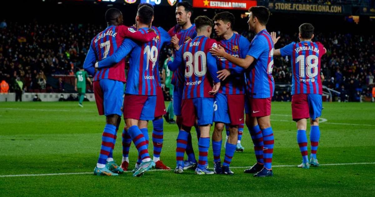 (VIDEO) Barcelona goleó al Osasuna y recuperó el tercer lugar en España
