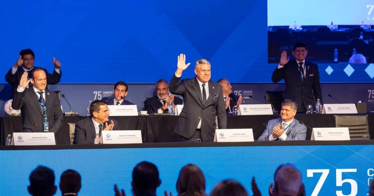 Domínguez fue reelegido como presidente de la Conmebol