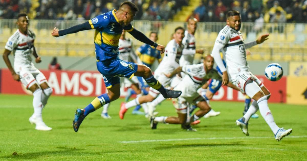   Sao Paulo igualó en Chile y se afianzó en la cima del Grupo D