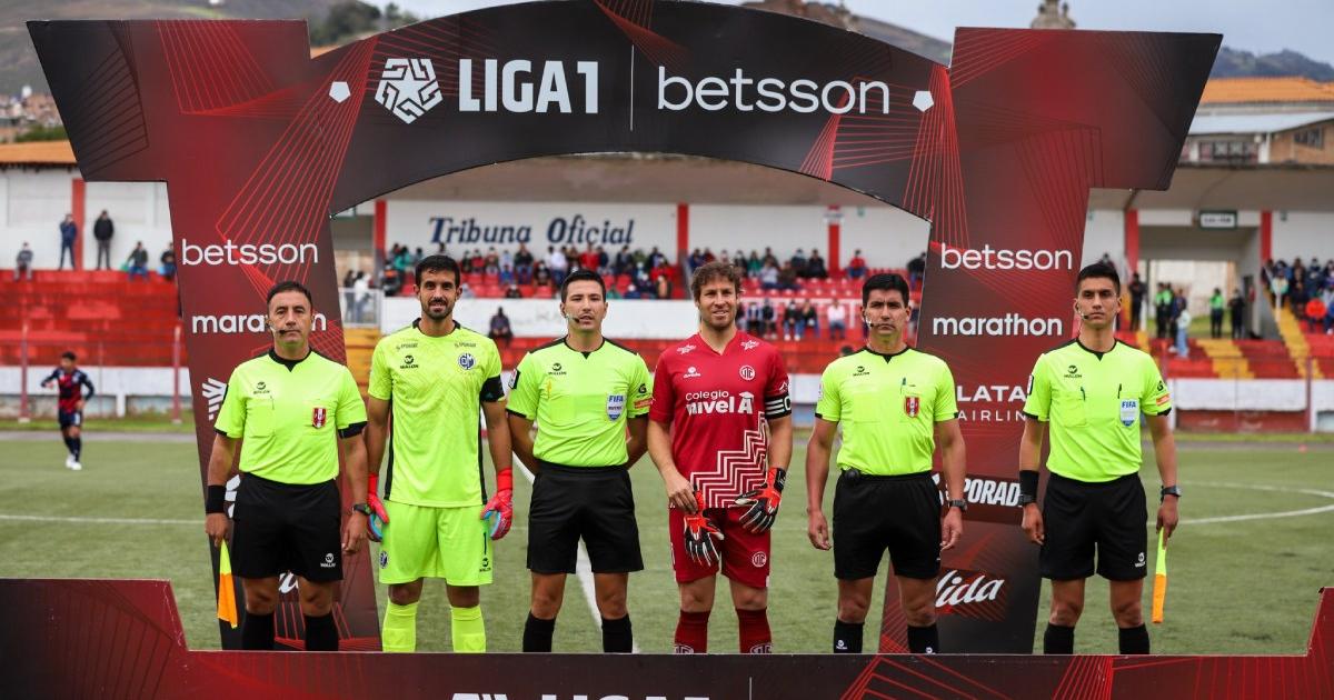 https://cdn.ovacion.pe/videos/2022-05/GOL%20MUNI%201-2%20UTC.mp4