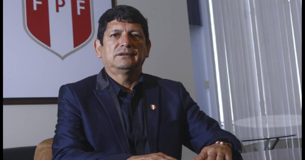Lozano: "Le hemos ofrecido a Oblitas el puesto de Director general de Fútbol"