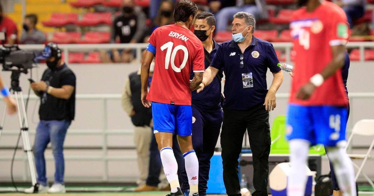 DT de Costa Rica: "Solo hay un jugador fijo en la lista y es Bryan Ruiz"