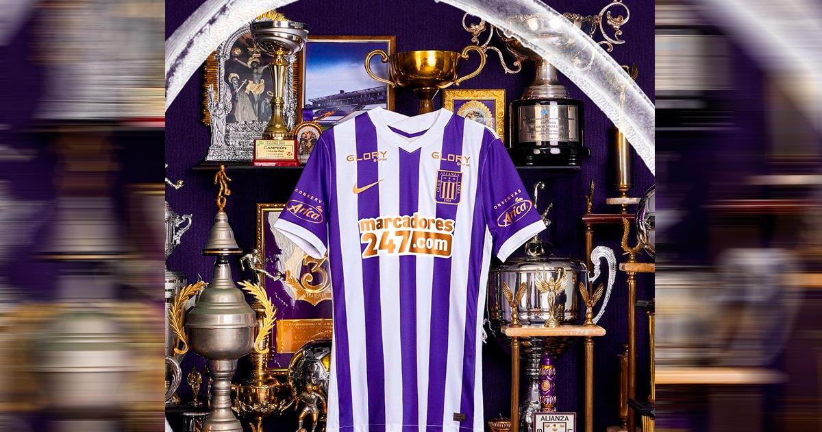 La tradición continúa: Alianza Lima presentó su camiseta morada