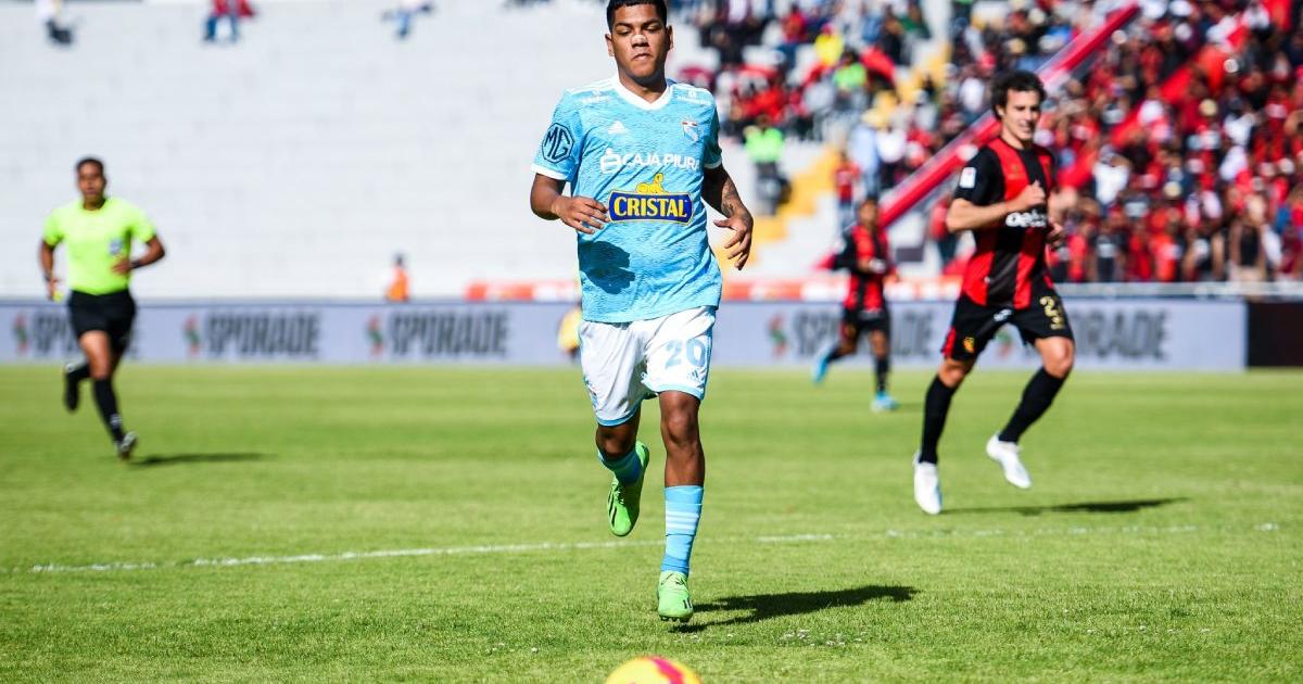 🔴#ENVIVO | FBC Melgar y Cristal están igualando sin goles en Arequipa