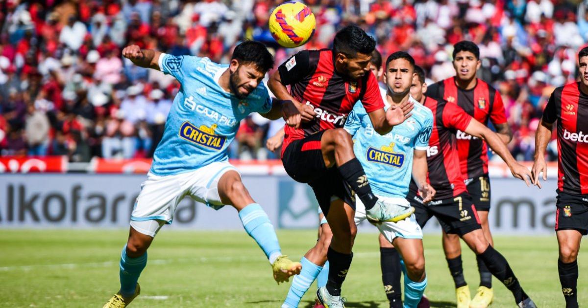 🔴#ENVIVO | FBC Melgar y Cristal están igualando sin goles en Arequipa