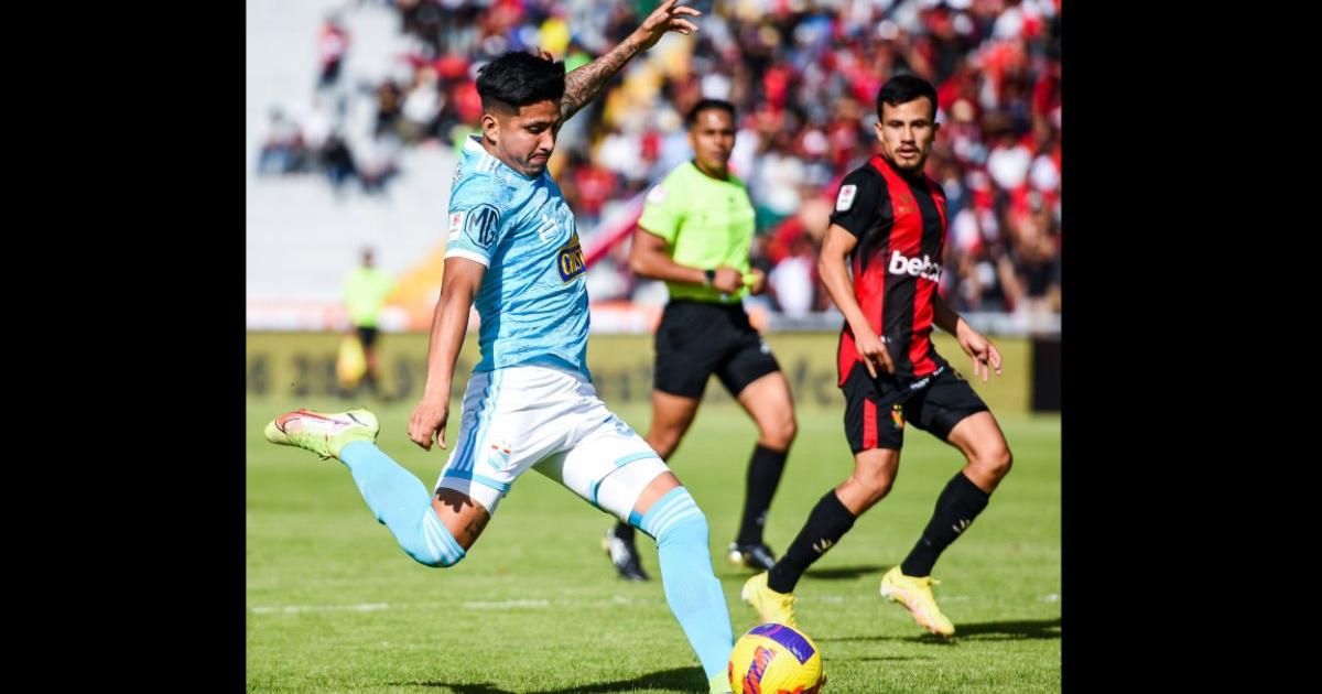 🔴#ENVIVO | FBC Melgar y Cristal están igualando sin goles en Arequipa