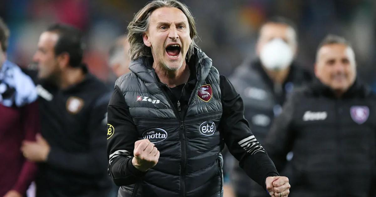 Increíble: Salernitana despidió a su DT y 48 horas después lo recontrató