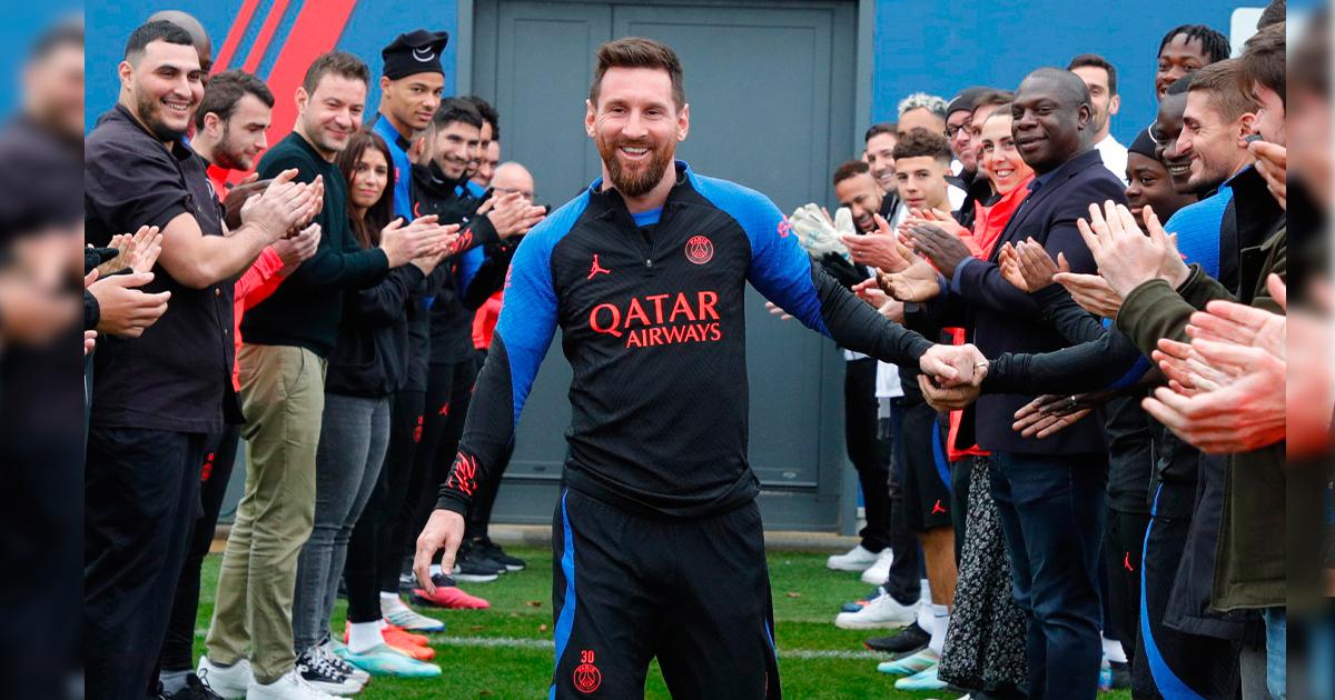 (VIDEO) Messi fue recibido con pasillo y aplausos en PSG