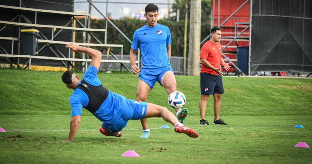(FOTOS) Nacional de Paraguay entrenó en la VIDENA