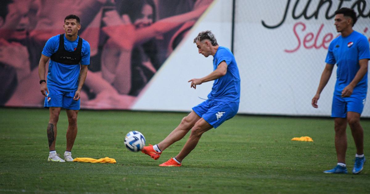 (FOTOS) Nacional de Paraguay entrenó en la VIDENA