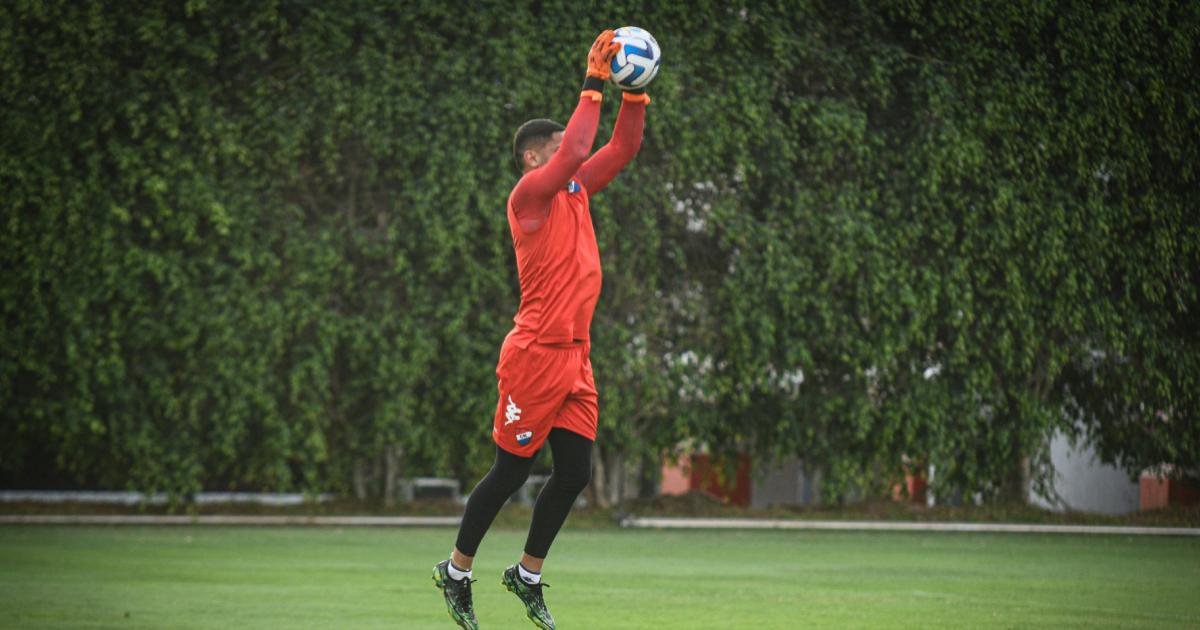(FOTOS) Nacional de Paraguay entrenó en la VIDENA