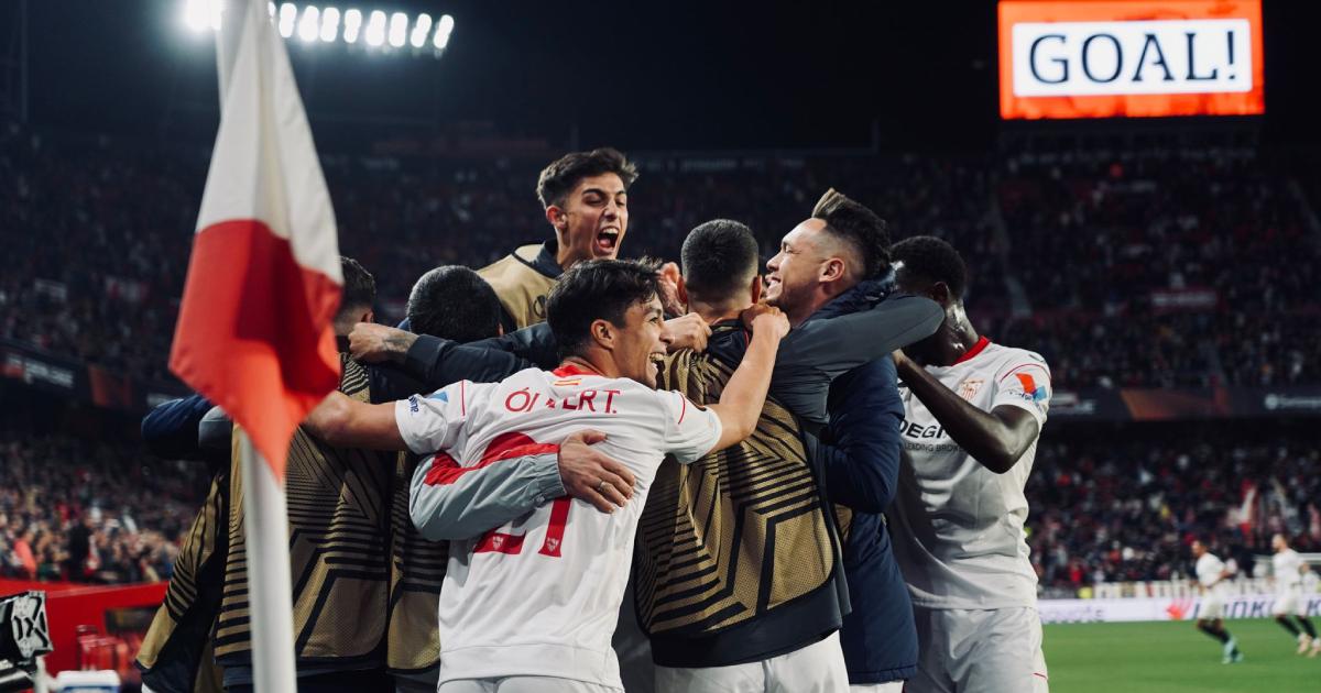 (VIDEO) Sevilla goleó al PSV y se encaminó en la Europa League