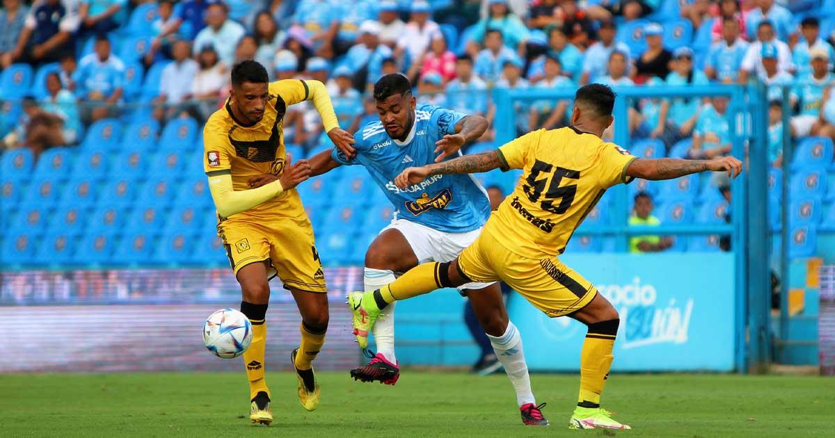(VIDEO / FOTOS) Cristal derrotó 2-0 a Cantolao y no se baja de los primeros lugares