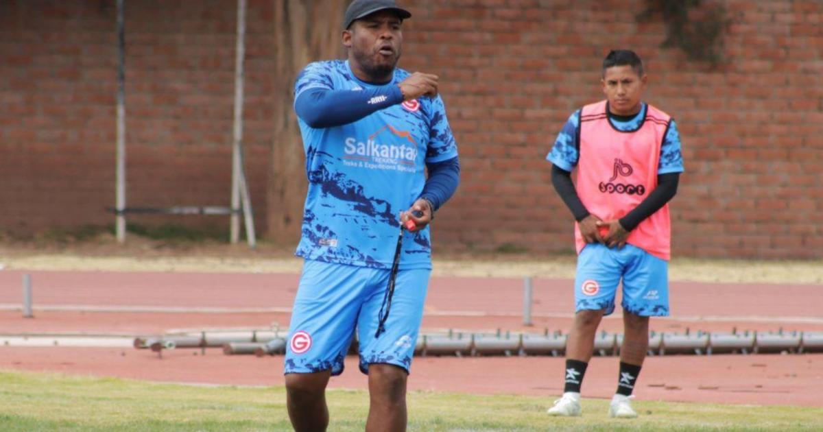 Tristán: "Algunos jugadores desean una nueva oportunidad en el fútbol y pretenden que Garcilaso sea su vitrina"