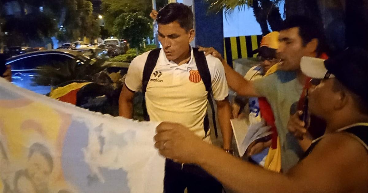 (VIDEO) Atlético Grau llegó a Lima y tuvo caluroso recibimiento