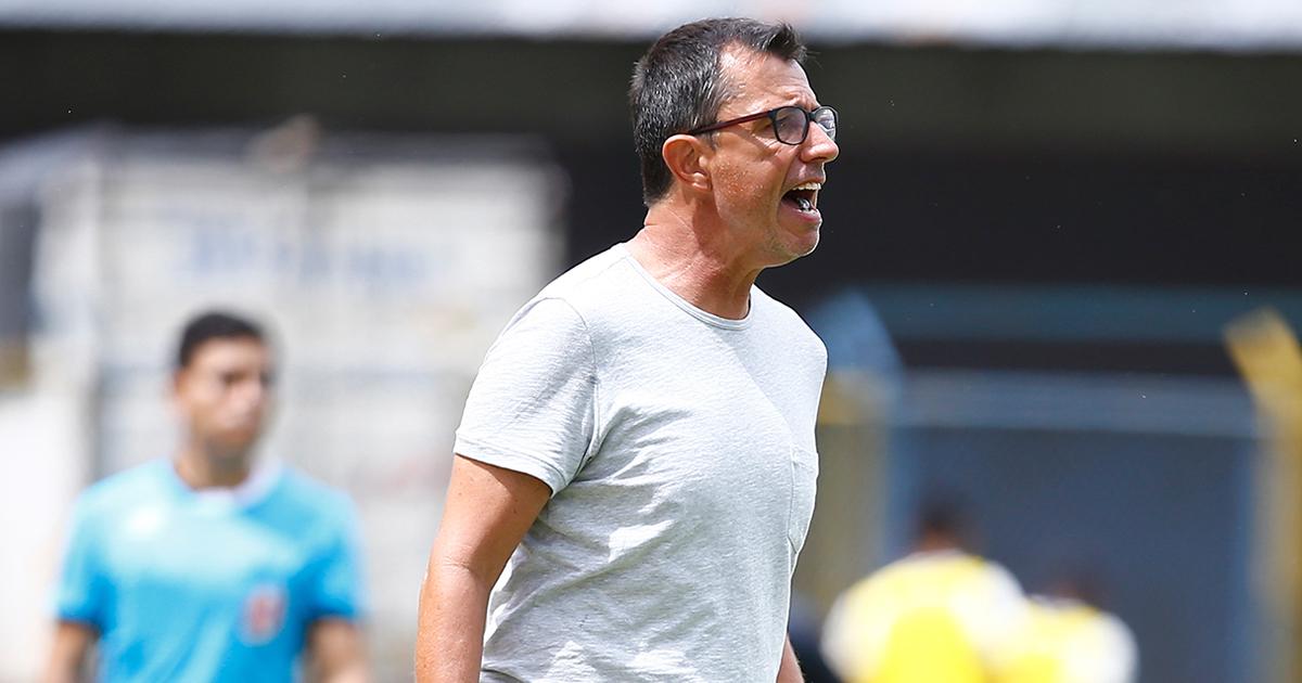 Marcelo Vivas fue oficializado como entrenador de Carlos Stein