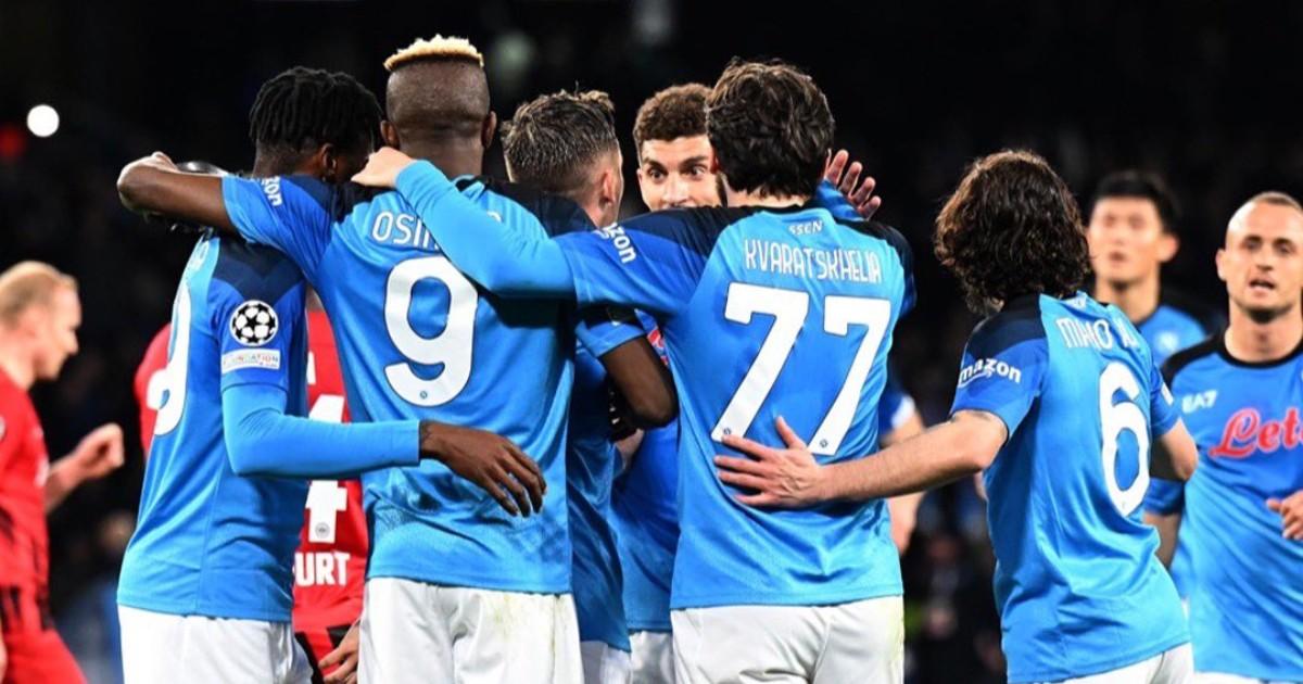 Napoli goleó al Frankfurt y selló su pase a cuartos de final