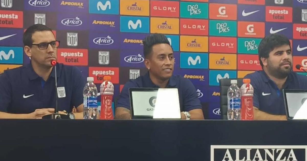 (FOTOS) Cueva: "Vengo a Alianza con el propósito de buscar el tricampeonato y pelear en la Libertadores"