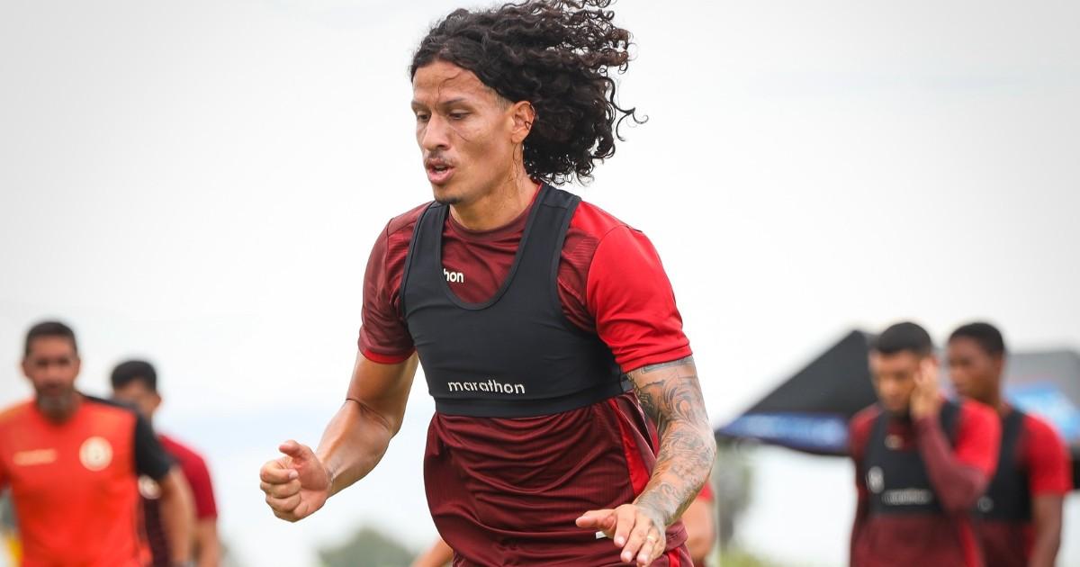 Universitario informó baja de Williams Riveros por lesión