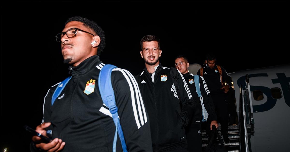 Cristal llegó a Argentina para enfrentar a Huracán