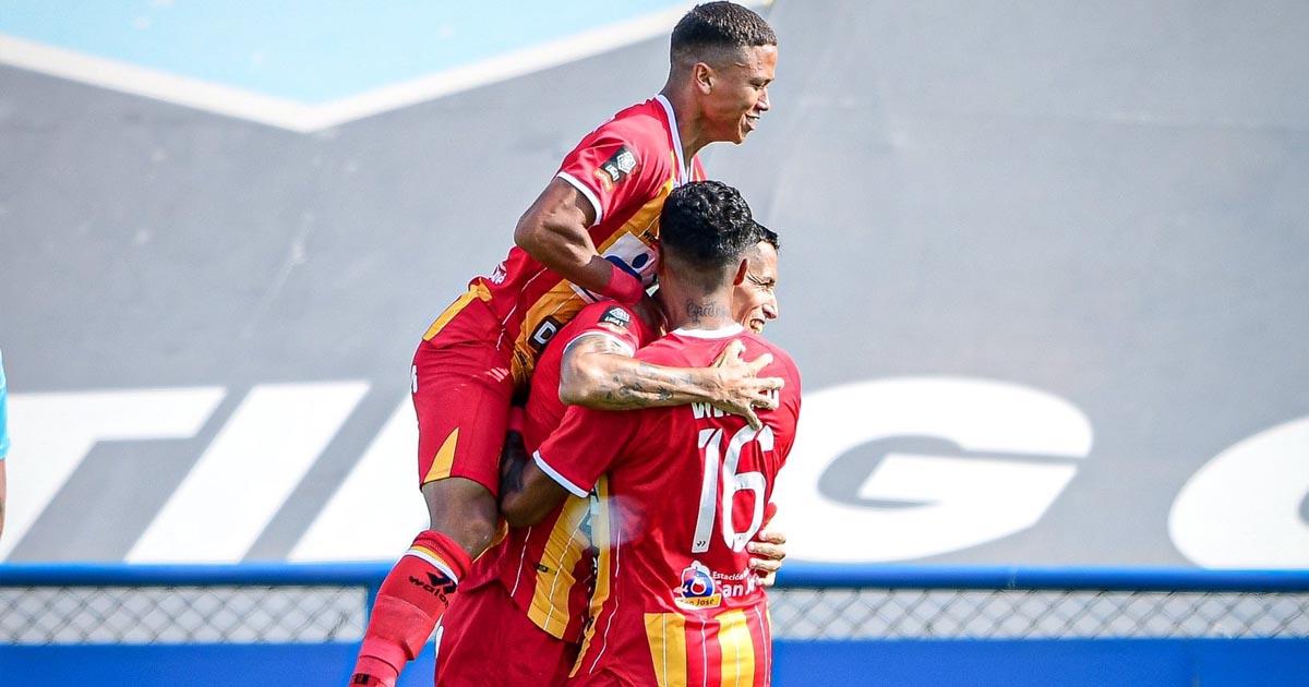 (VIDEO / FOTOS) Cristal derrotó 2-1 a Grau y se acercó a la punta