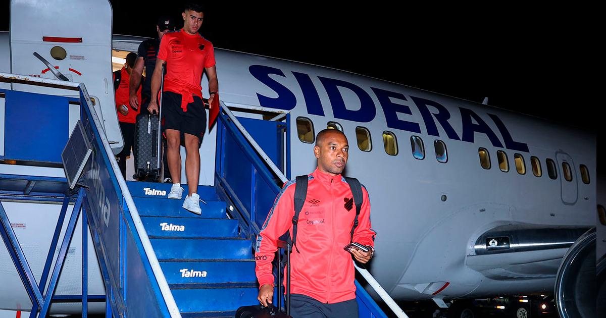 Paranaense ya se encuentra en suelo peruano para choque ante Alianza Lima