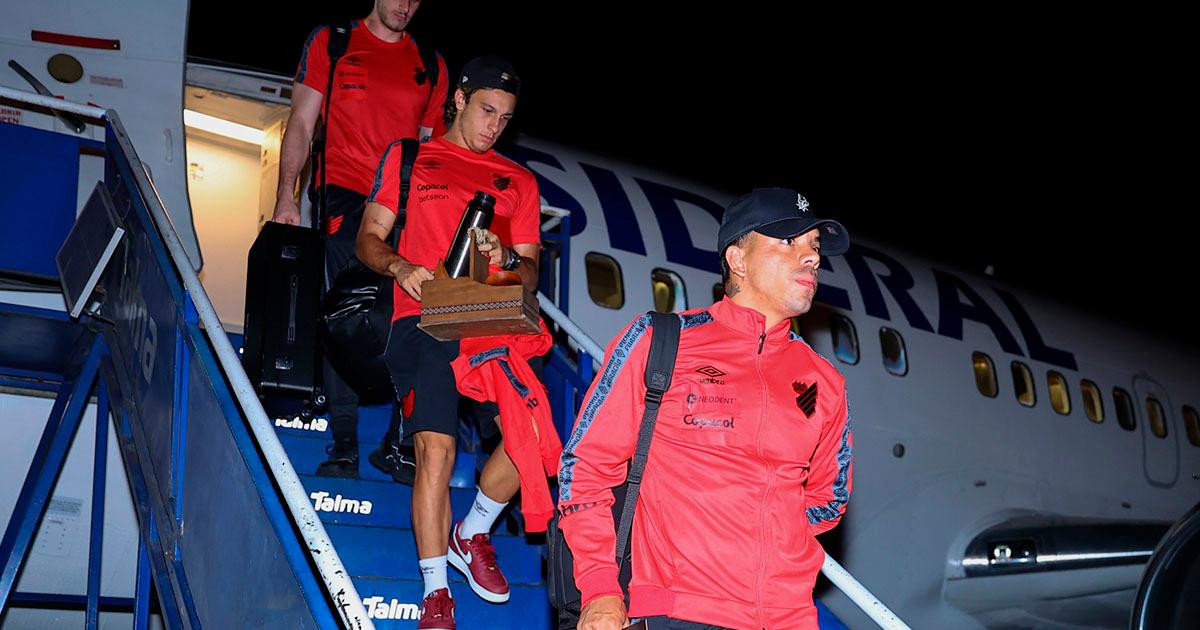 Paranaense ya se encuentra en suelo peruano para choque ante Alianza Lima