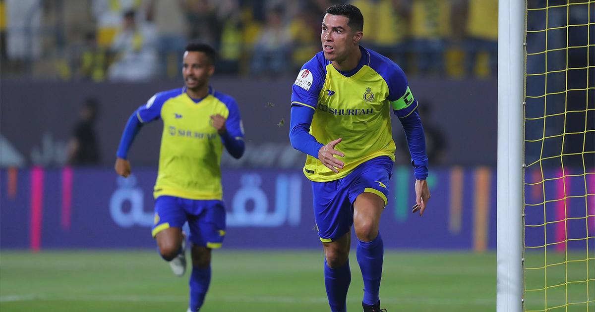 Con gol de Ronaldo, Al Nassr goleó a Al Raed y sigue con vida en la liga saudí