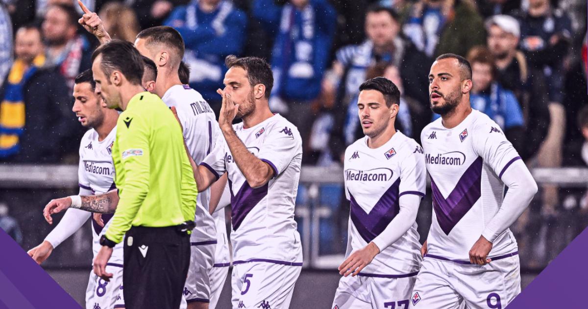 (VIDEO) Fiorentina puso pie y medio en las 'semis' de la Conference League