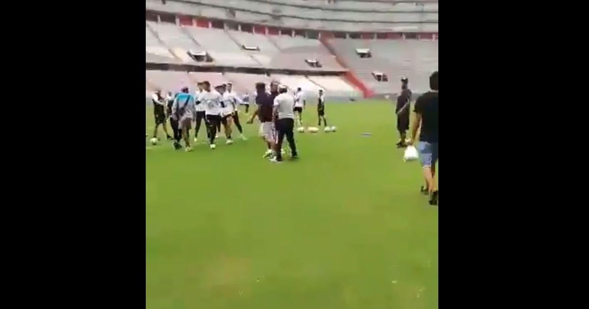 (VIDEO) Barristas de Cristal increparon a jugadores durante entrenamiento en el Nacional