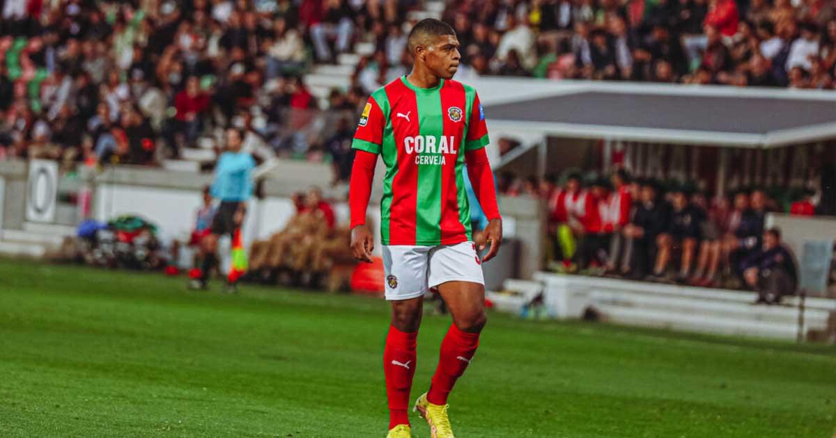 Marítimo rescindió contrato de Percy Liza