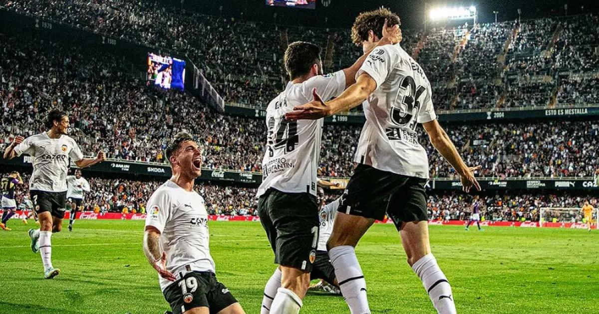 Valencia venció por 2-1 a Vallodolid y respira en la liga española 