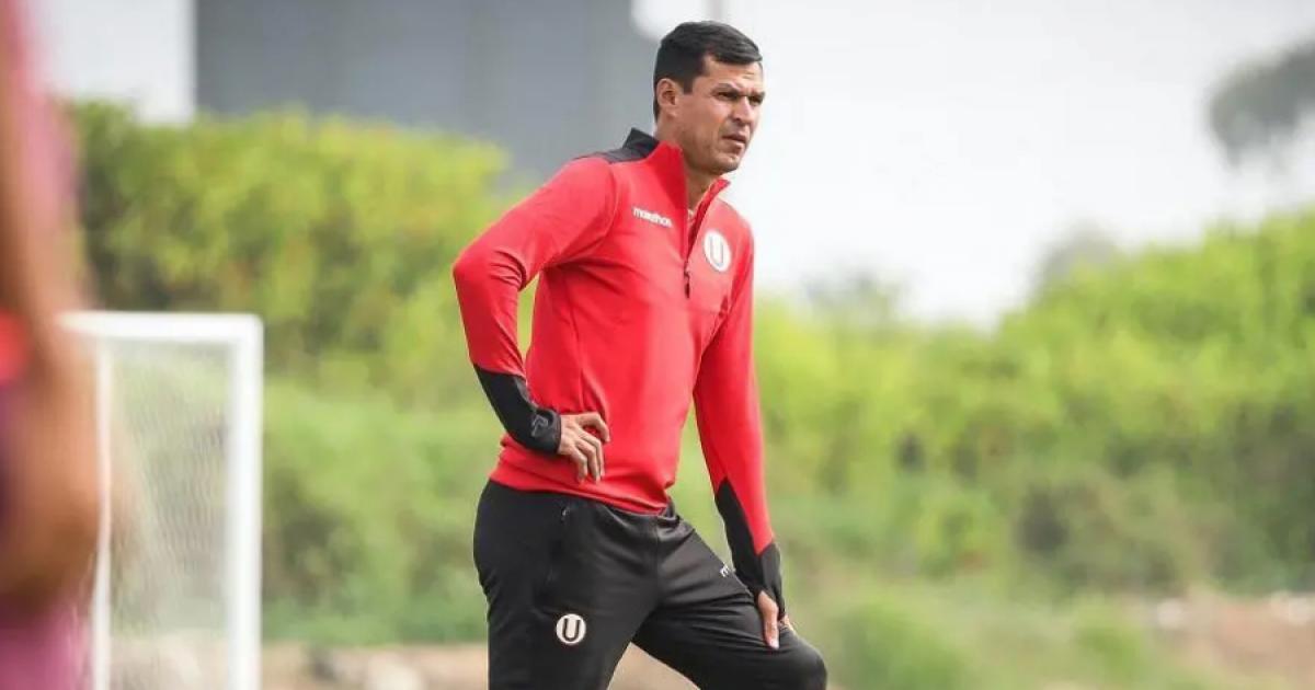Araujo: "Estoy tratando de implementar el sistema de 3-5-2 de Fossati en el equipo de reserva"