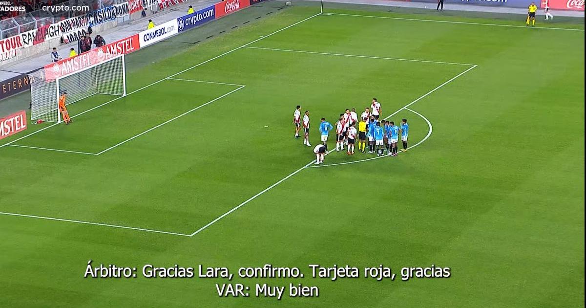 (VIDEO) Conoce qué dijo el VAR en la expulsión de Díaz ante Sporting Cristal