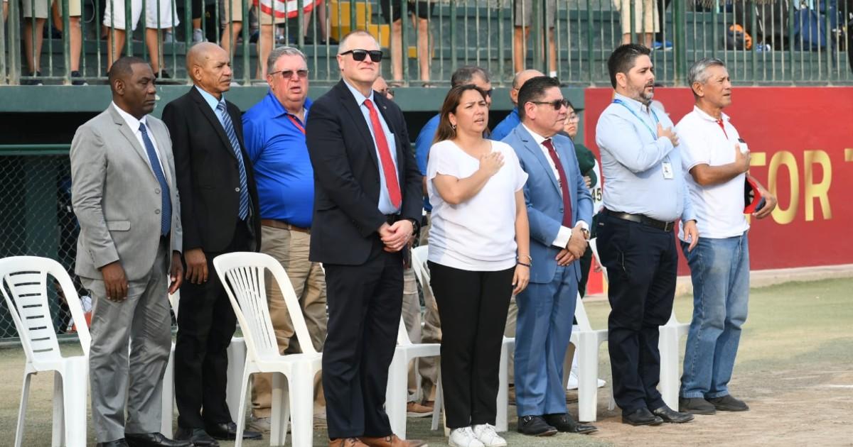 Se inauguró con éxito el I Panamericano de Softbol Femenino U15 y Perú venció 13-0 a Team de la WBSC Américas Softball