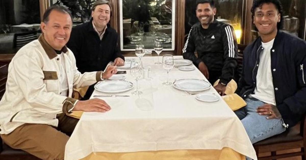 Comando técnico de la Selección se reunió con Tapia en España