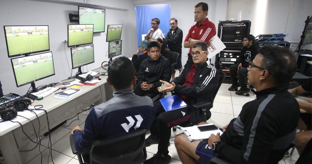 (FOTOS) Lozano: "El VAR mejorará la competencia de nuestros equipos a nivel nacional e internacional"
