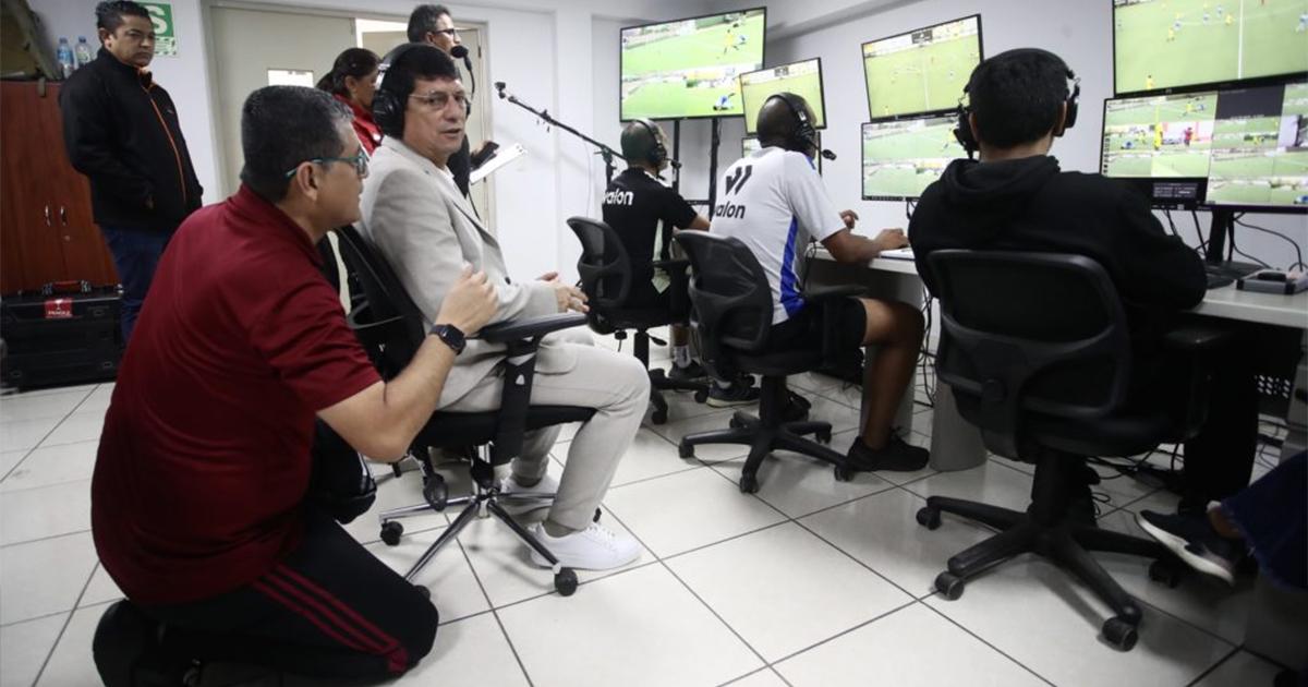 (FOTOS) Lozano: "El VAR mejorará la competencia de nuestros equipos a nivel nacional e internacional"