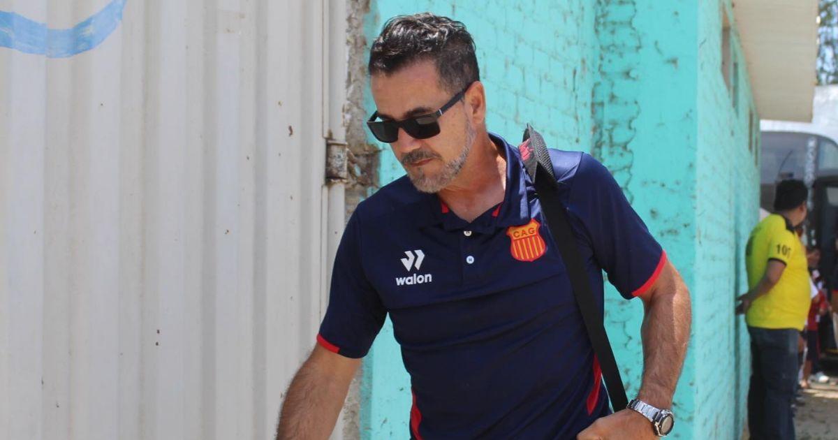 Ahmed: "Llenar de amarillas un partido es generar problemas"