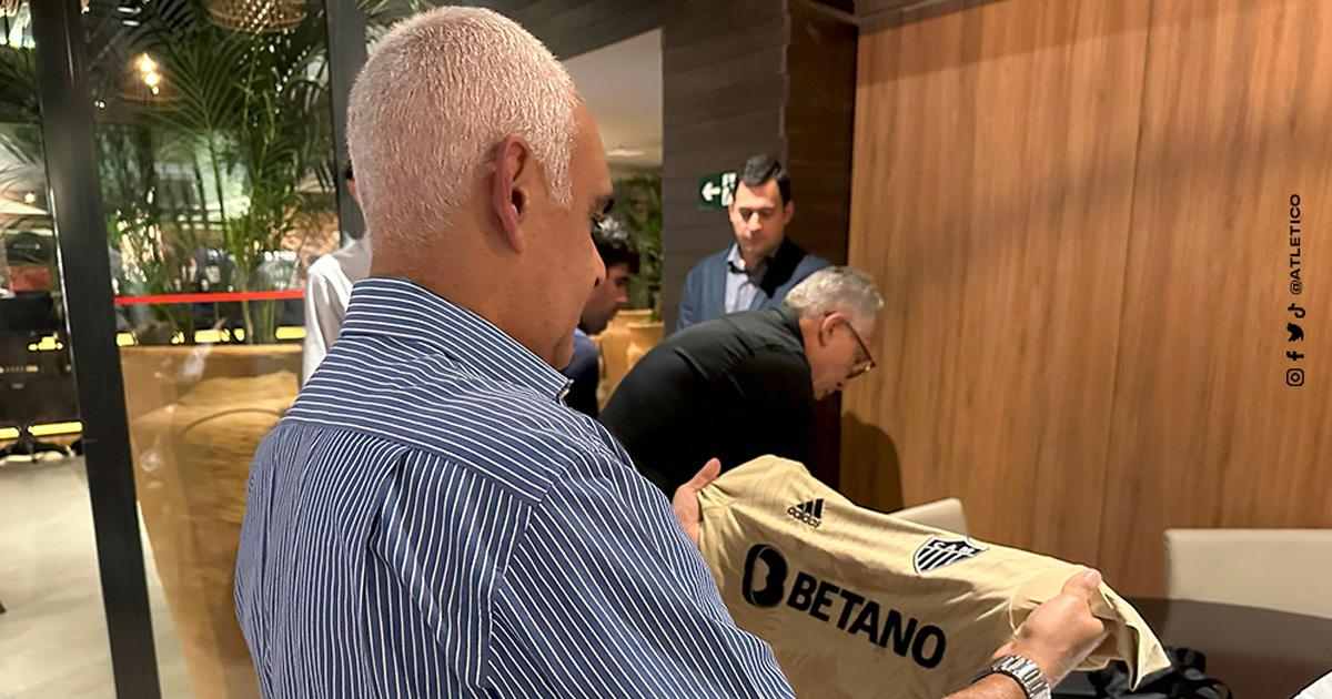 (FOTOS) Representantes de Atlético MG y Alianza se reunieron en la previa de la Libertadores