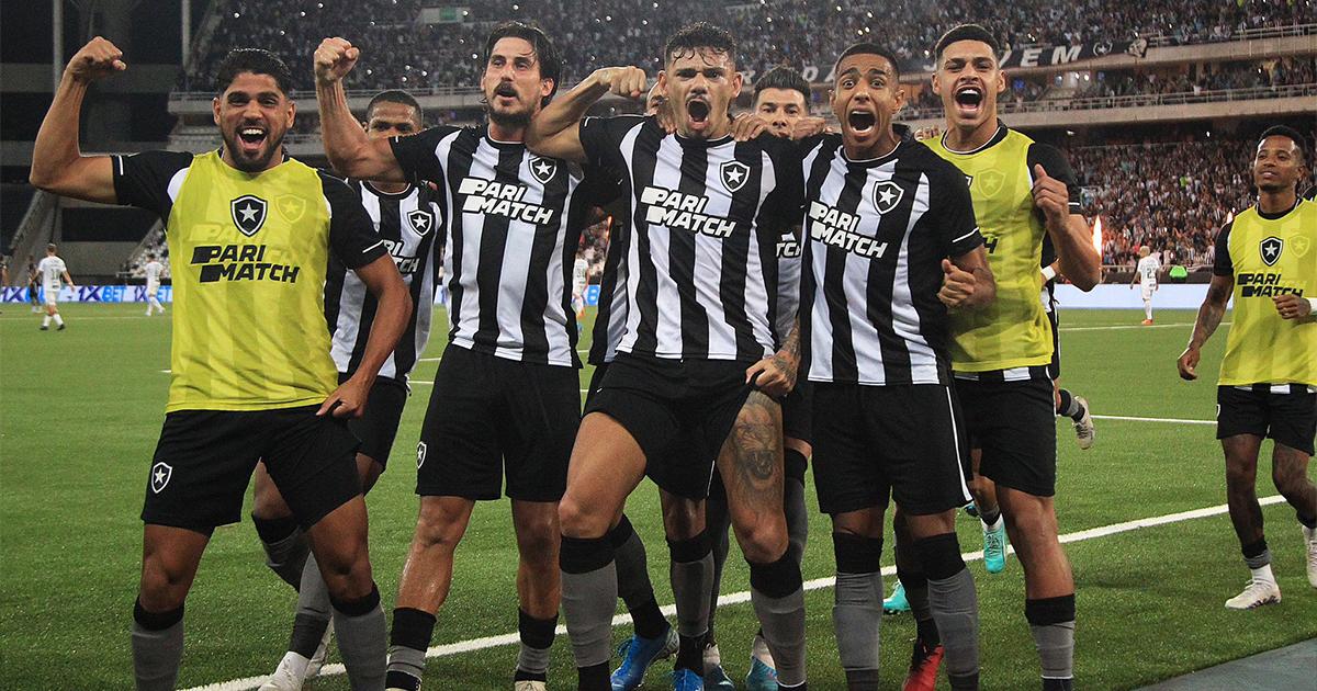 Botafogo goleó a Corinthians y mantiene puntaje perfecto en el Brasileirao
