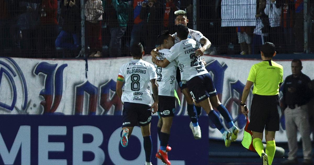 Bolívar goleó a Cerro Porteño en Paraguay por la Copa Libertadores
