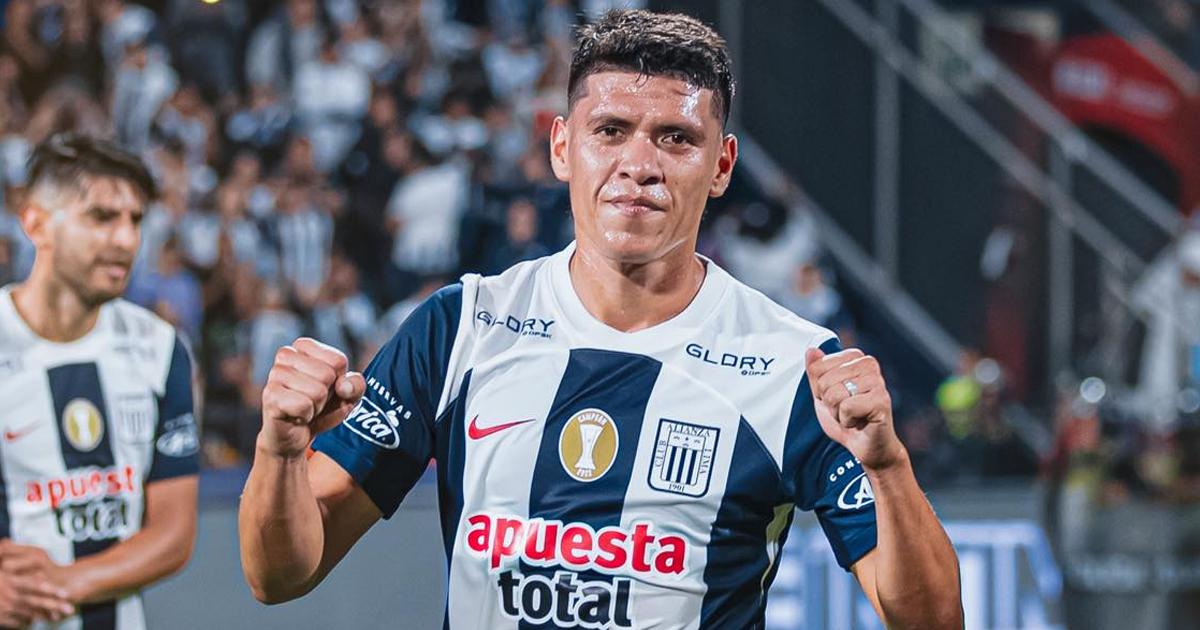 Castillo: "Los árbitros se equivocan para los dos equipos"