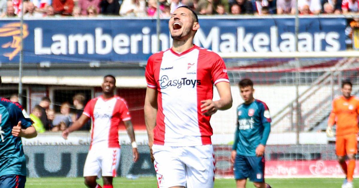 Araujo fue titular en derrota del Emmen