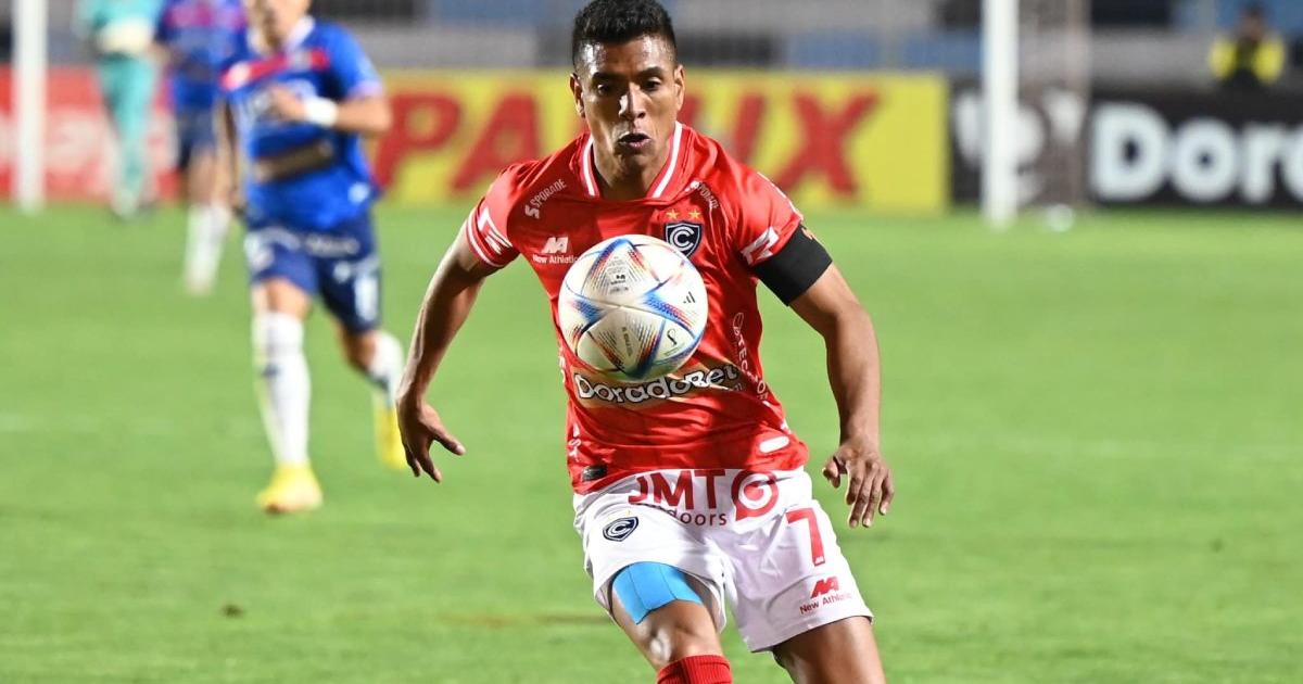 No se mueve del Cusco: Paolo Hurtado aseguró su continuidad en Cienciano 