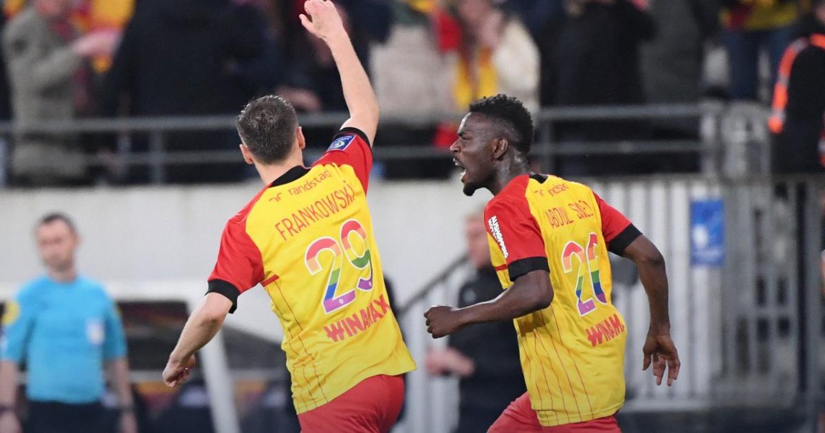 (VIDEO) Lens logró un triunfazo con diez y le mete presión al PSG