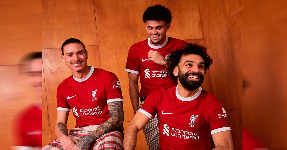 (VIDEO) Camiseta para el recuerdo: Liverpool su indumentaria para la próxima temporada