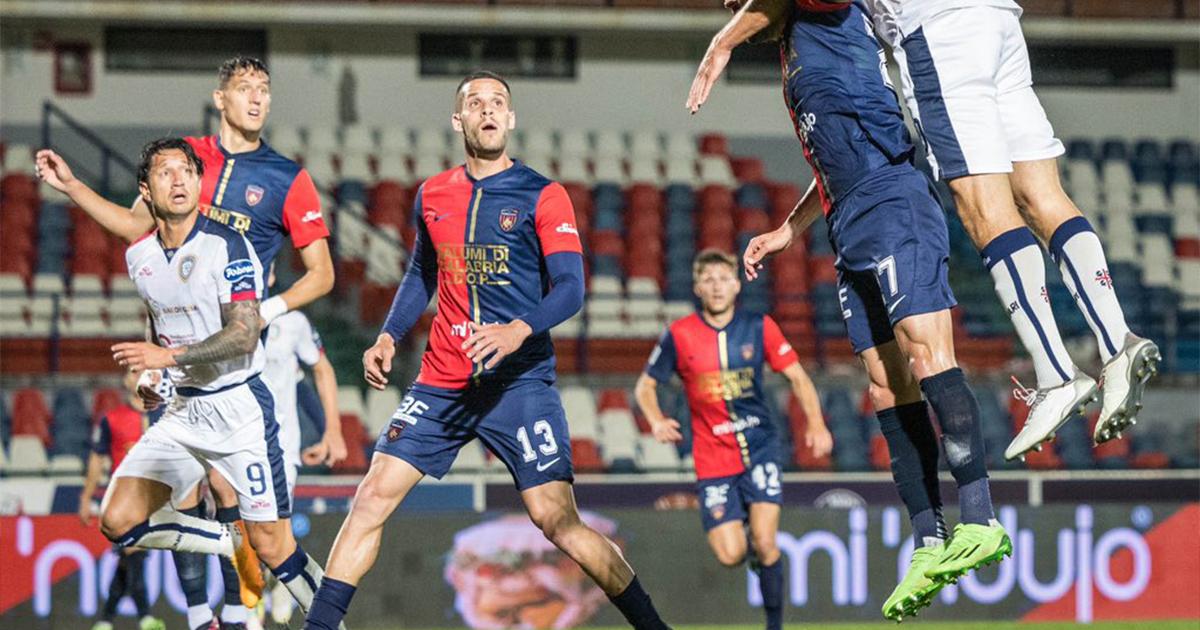 (VIDEO) Gianluca Lapadula le dio el triunfo a Cagliari sobre Cosenza