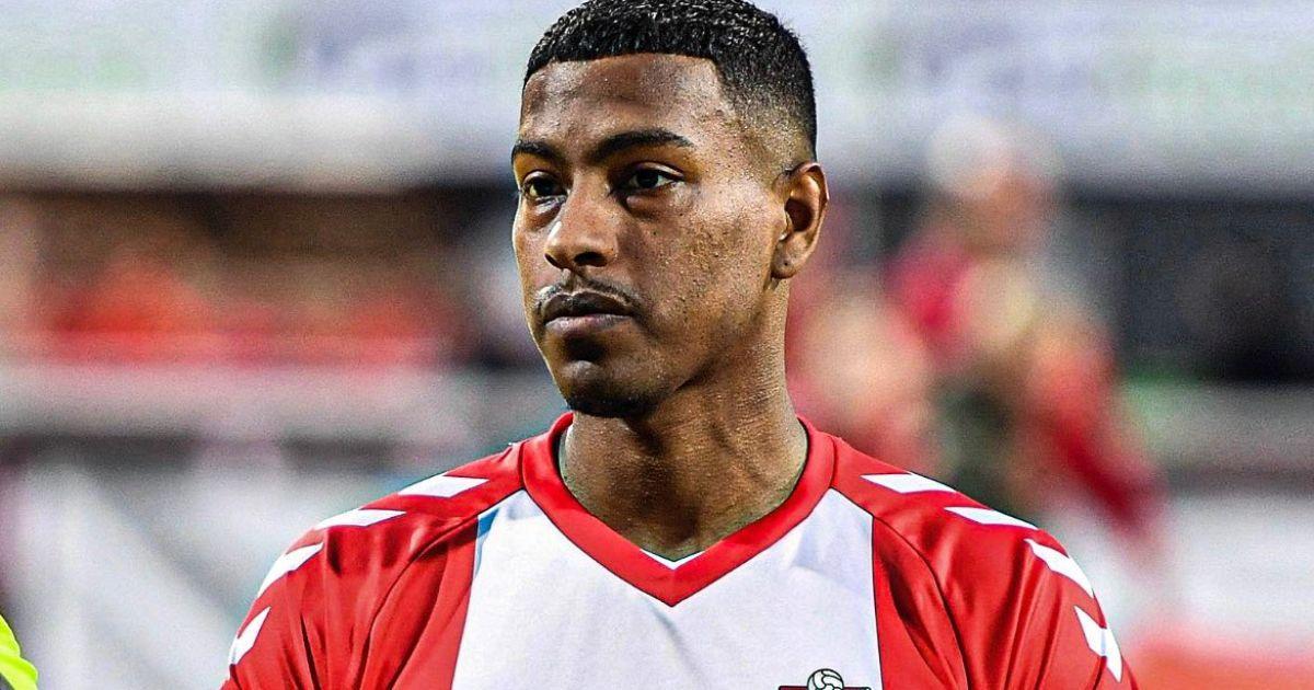 Araujo ingresó en derrota del FC Emmen y jugará por la permanencia en Eredivisie